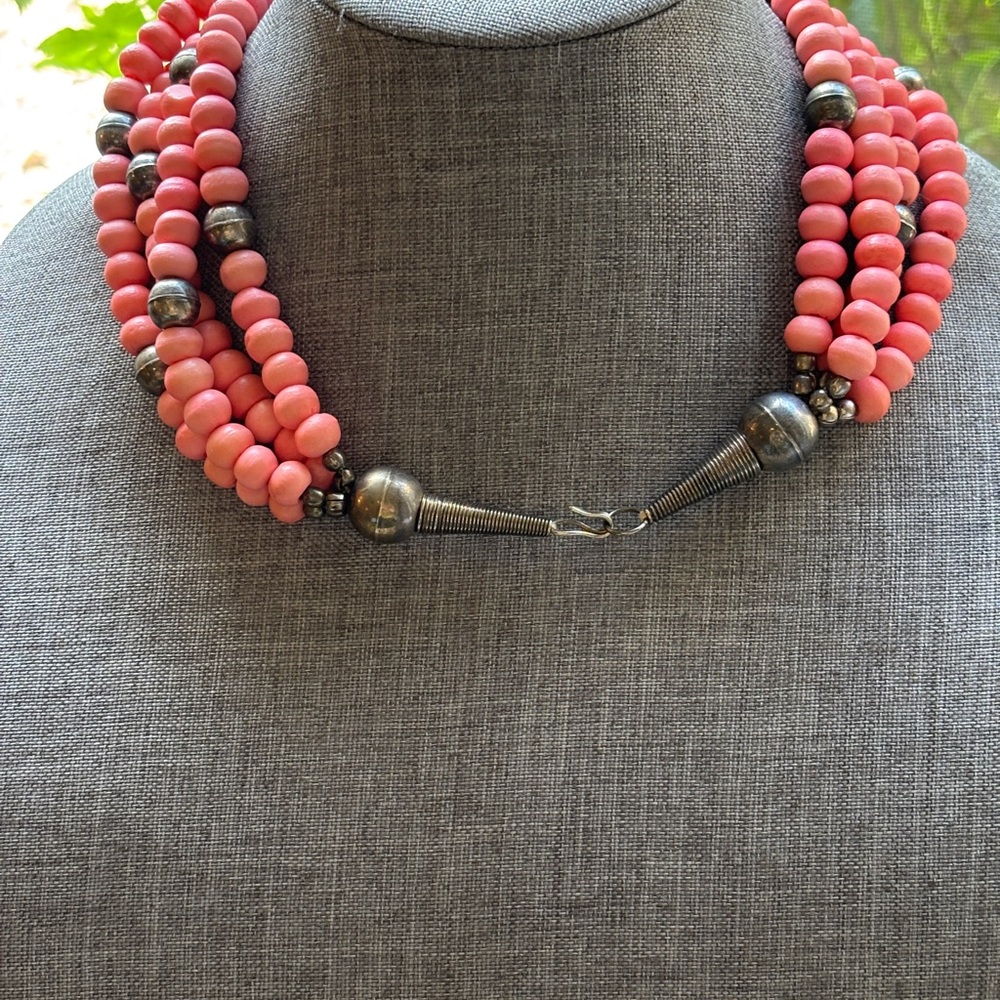 Saint Tropez NWT Vintage Pink and Silver Chunky Bead Necklace & Earrings Set - Picture 3 of 4